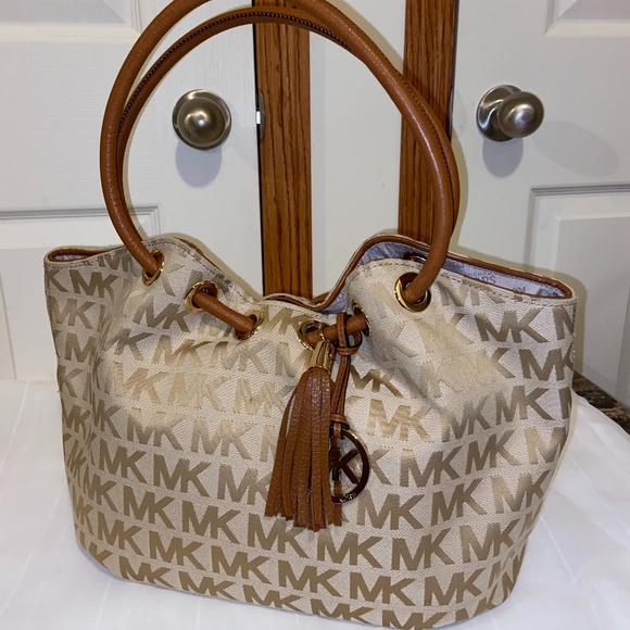 MICHAEL Michael Kors Handbags - ❗️LAST PRICE DROP:BUY ME NOW❗️Michael Kors Purse